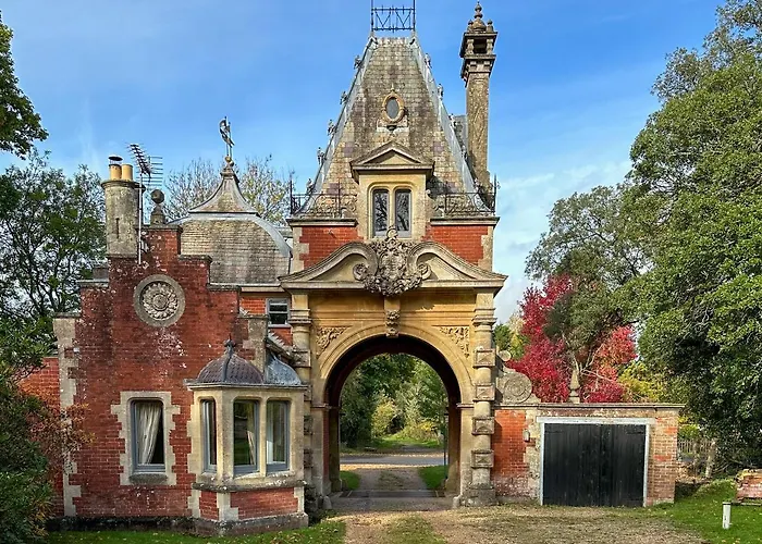 Historic 2 Bed Gatehouse In Private Parkland