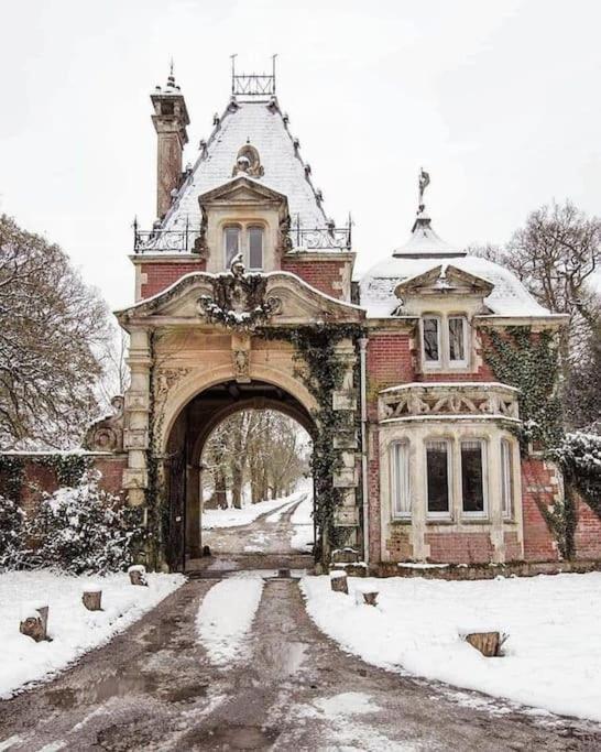 Historic 2 Bed Gatehouse In Private Parkland *