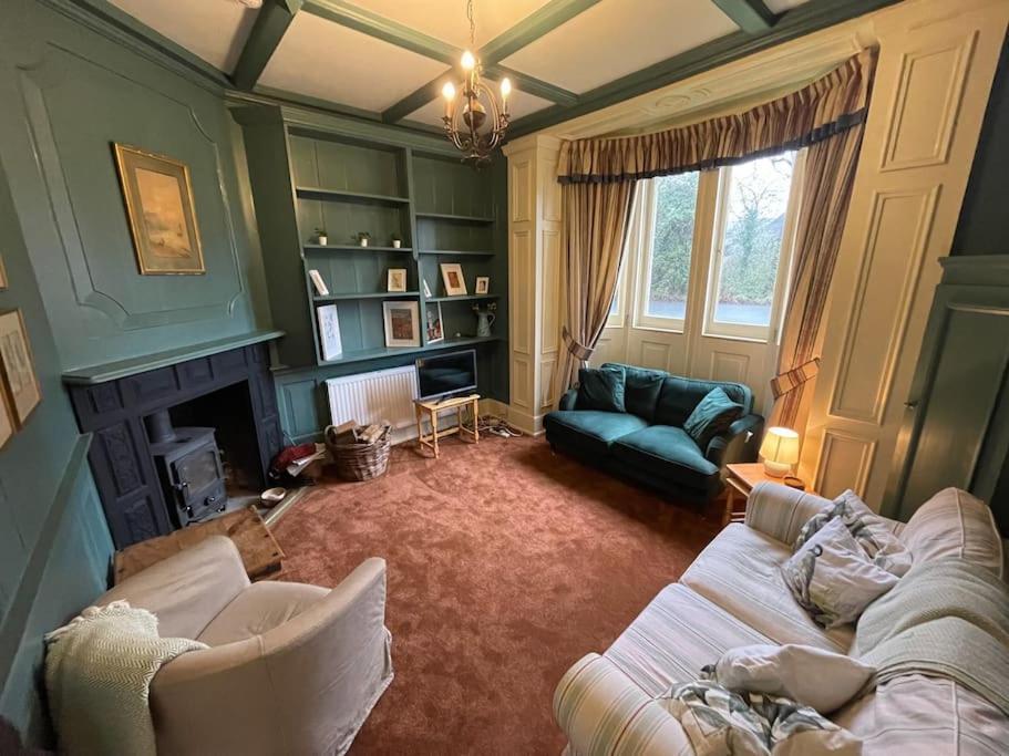 Historic 2 Bed Gatehouse In Private Parkland Holiday home *