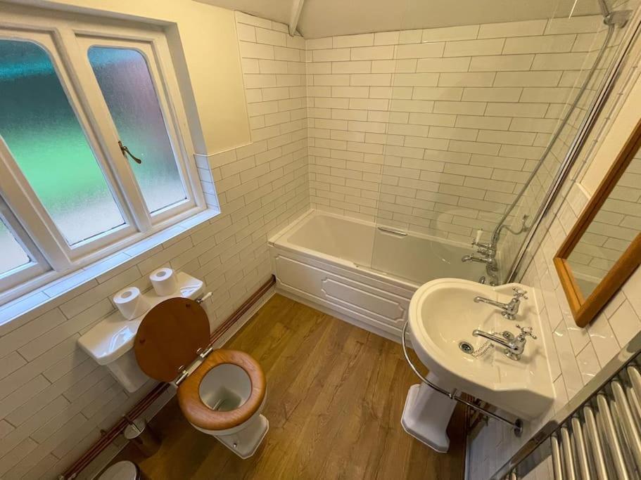Holiday home Historic 2 Bed Gatehouse In Private Parkland