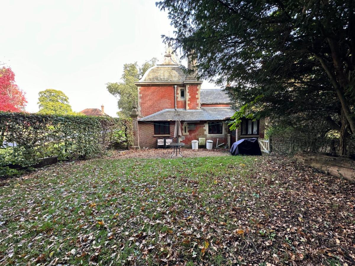 Historic 2 Bed Gatehouse In Private Parkland Brockenhurst