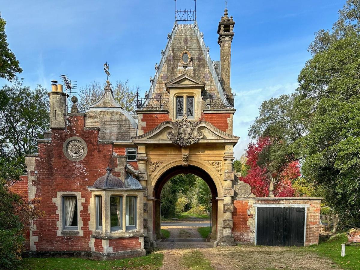 Holiday home Historic 2 Bed Gatehouse In Private Parkland Brockenhurst